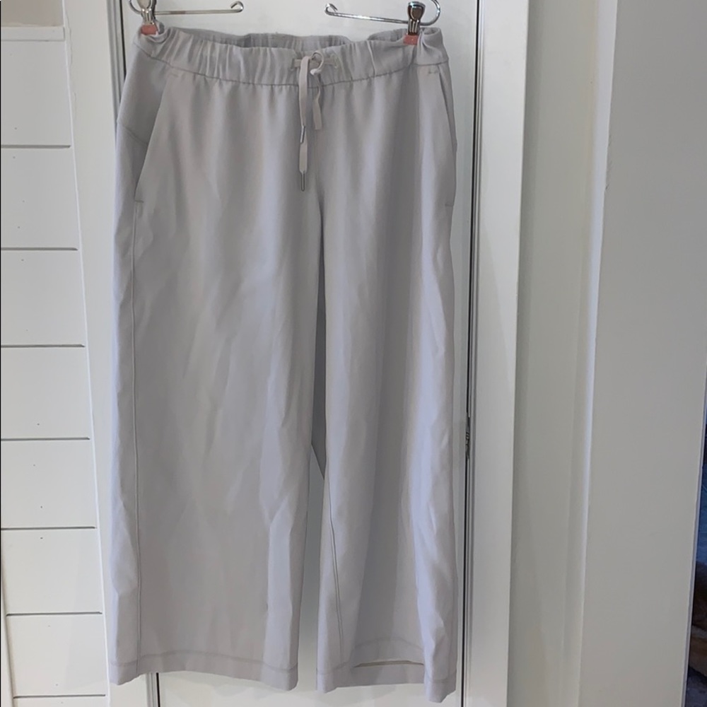 lululemon On the Fly wide leg crops, size 8